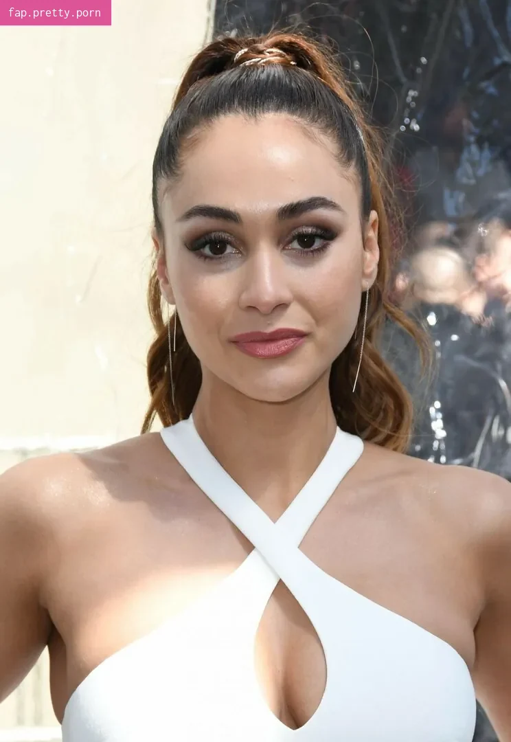 Lindsey Morgan - Photo #52
