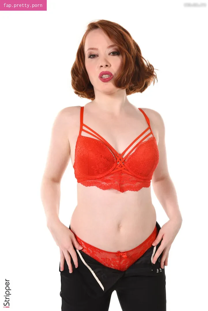 Lottie Magne - Photo #30