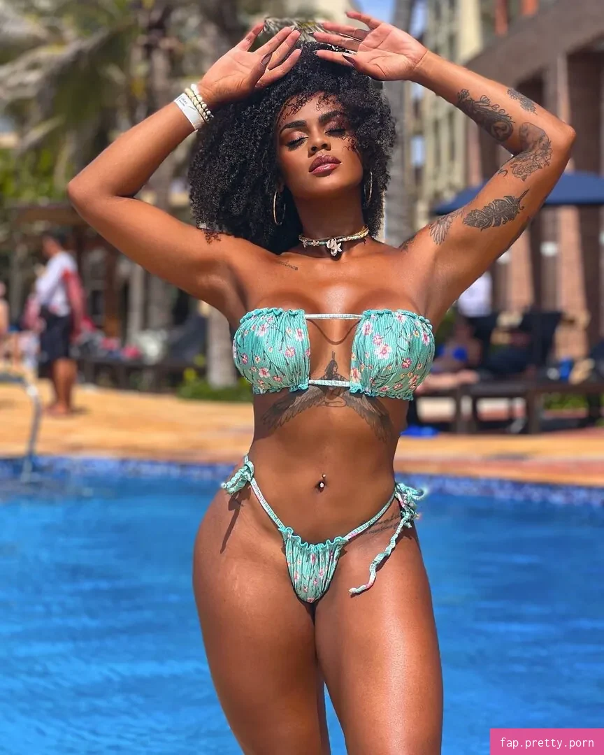 Lais Oliveira - Photo #52