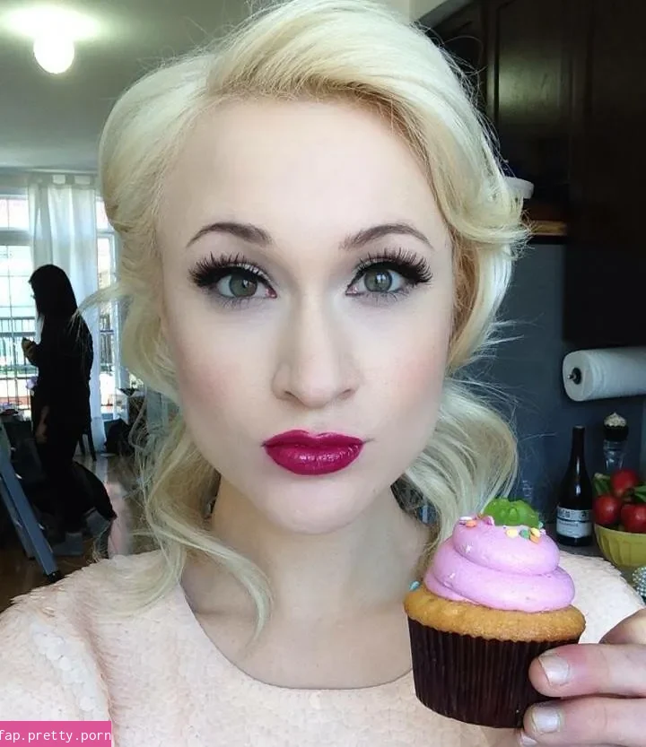 Lauren O'Neil - Photo #01