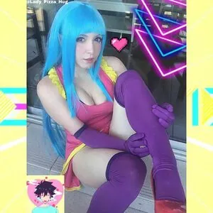 lady_pizza_hug