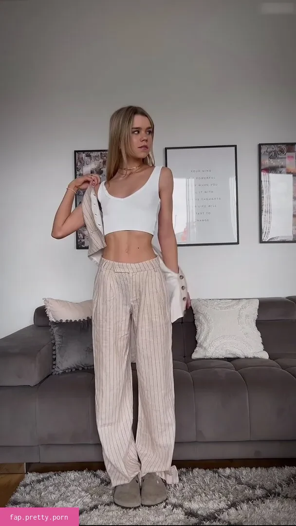 Lea Peach - Photo #31