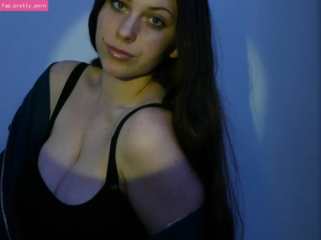 Lily P - Photo #02