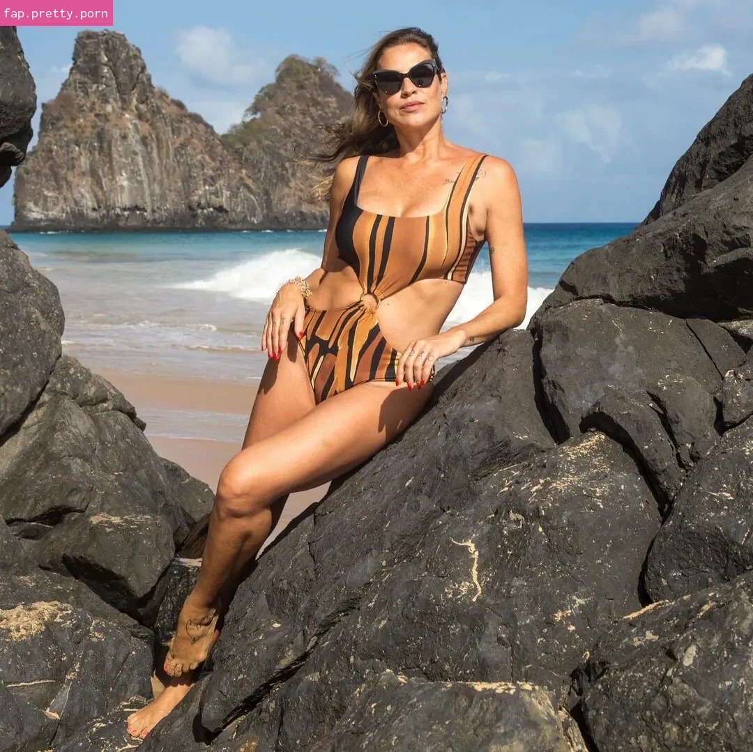 Luana Piovani - Photo #12