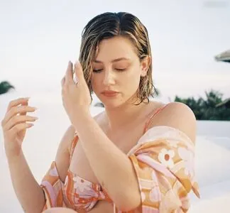 Lili Reinhart