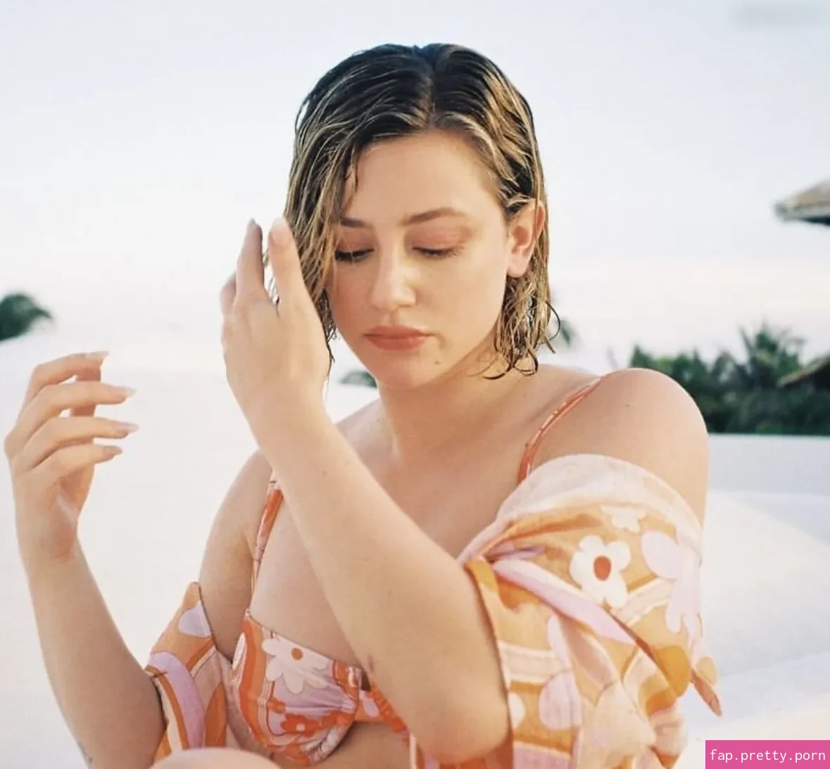 Lili Reinhart - Photo #36