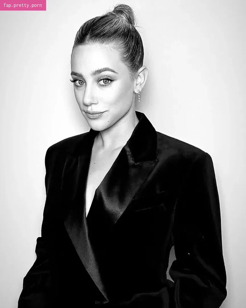 Lili Reinhart - Photo #21