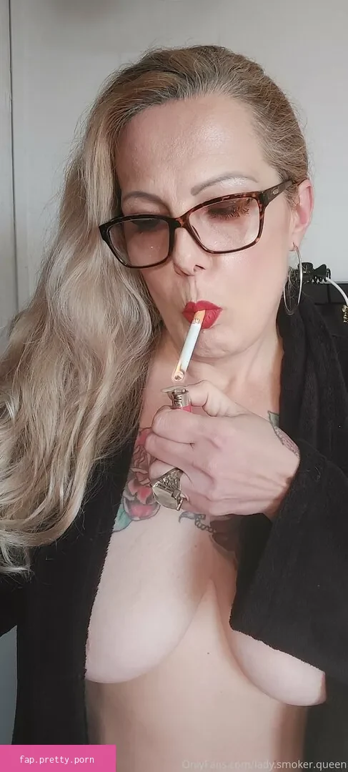 lady.smoker.queen - Photo #51