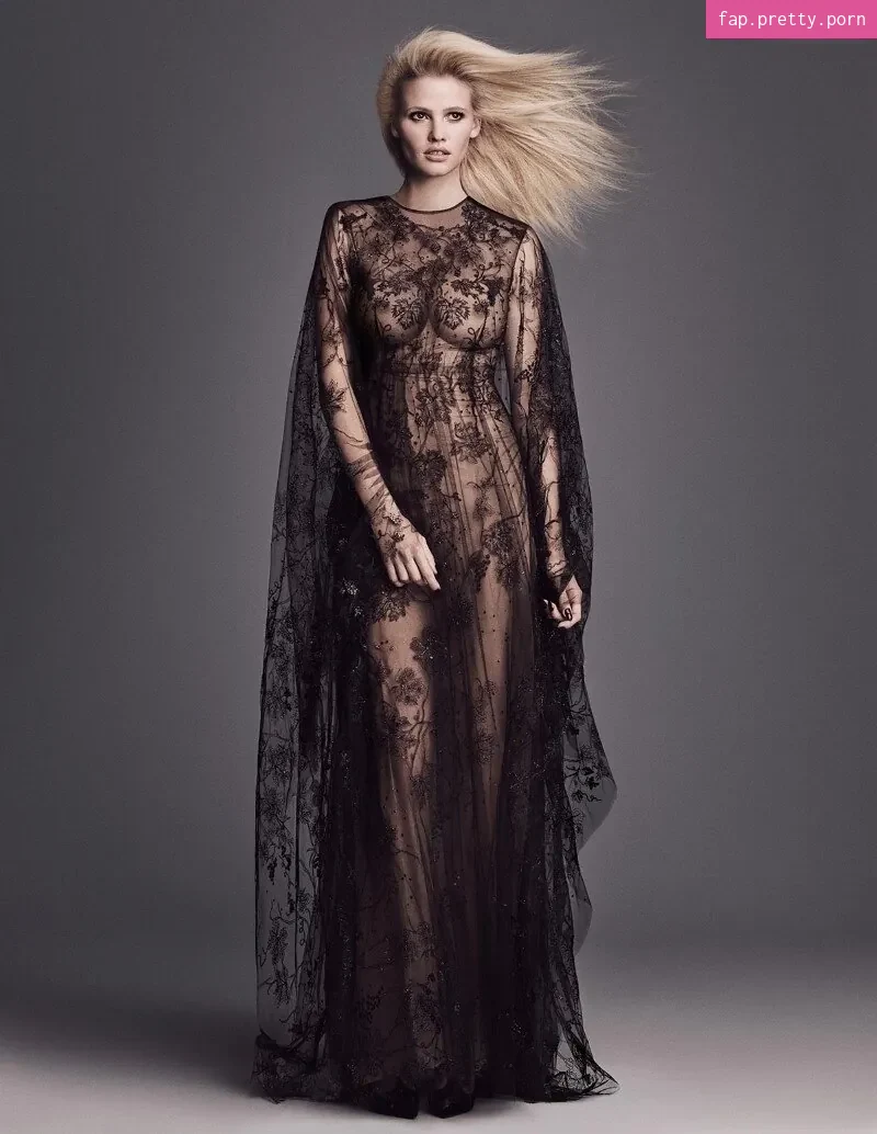 Lara Stone - Photo #01