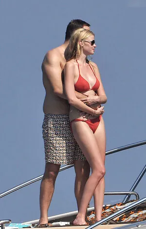 Lara Stone