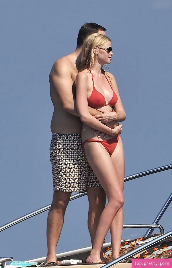 Lara Stone - Photo #94