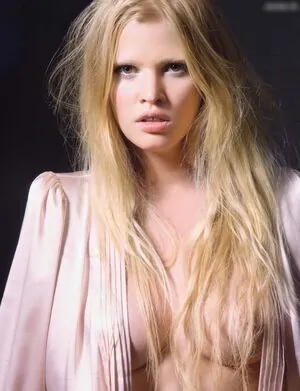 Lara Stone