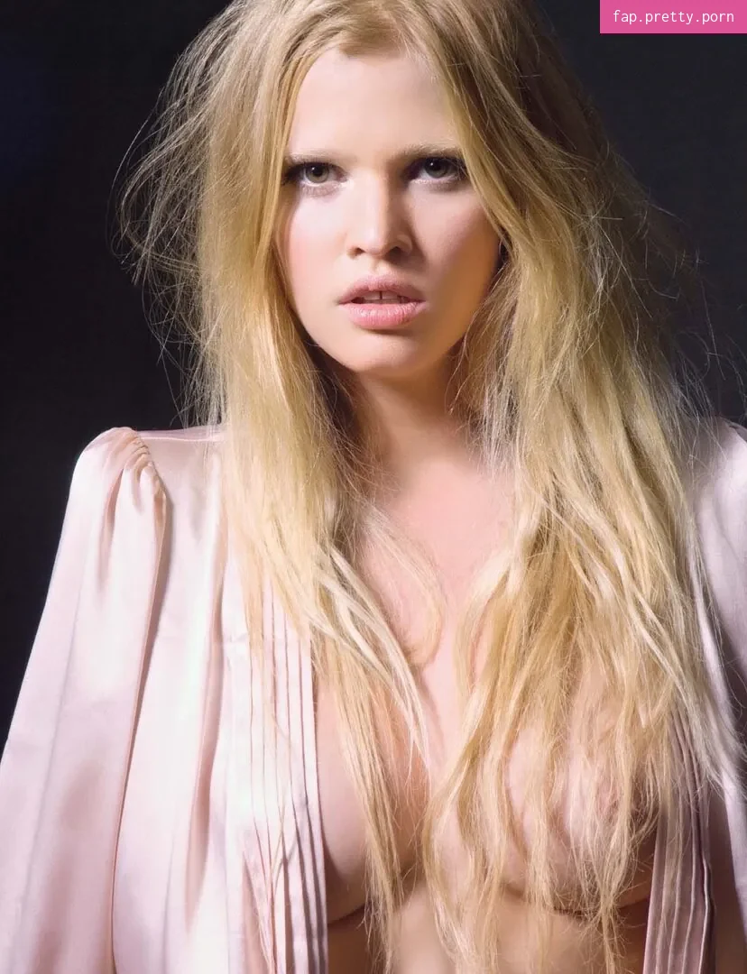 Lara Stone - Photo #97