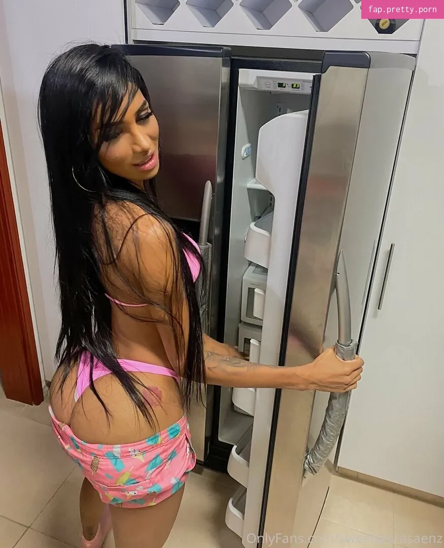 Laura Saenz - Photo #69