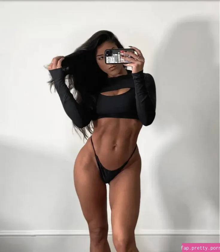 Leah Shutkever - Photo #03