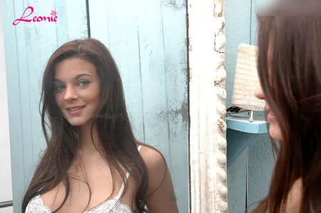 Leonie Saint