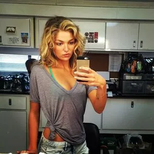 Lili Simmons