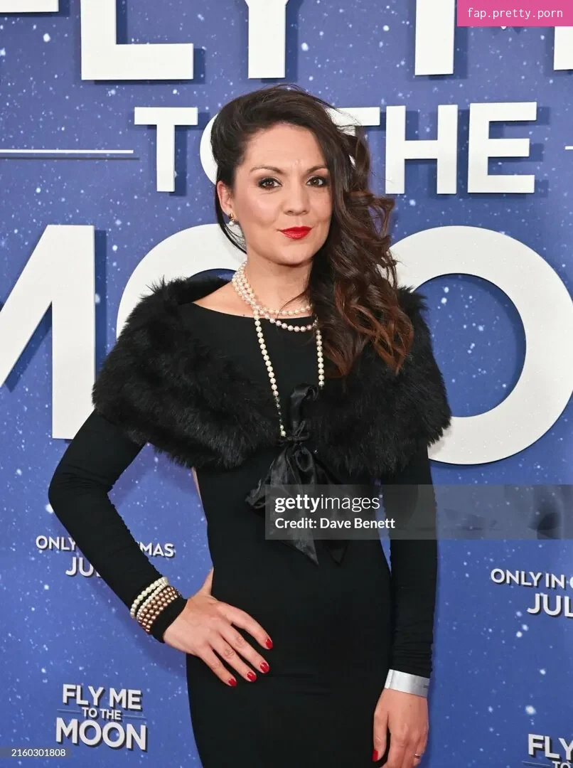 Laura Tobin - Photo #46