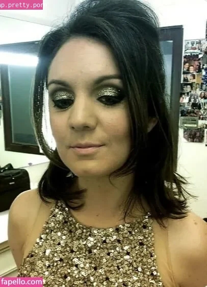 Laura Tobin - Photo #26