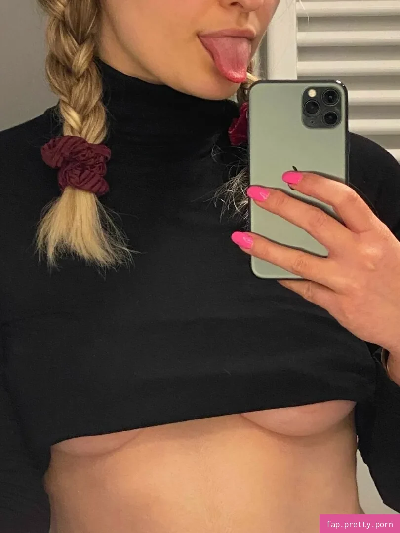 Lola Tongue - Photo #02