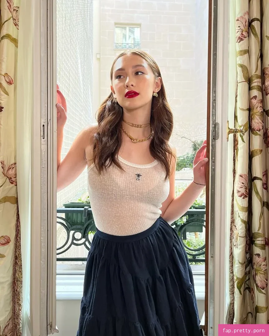 Lola Tung - Photo #02