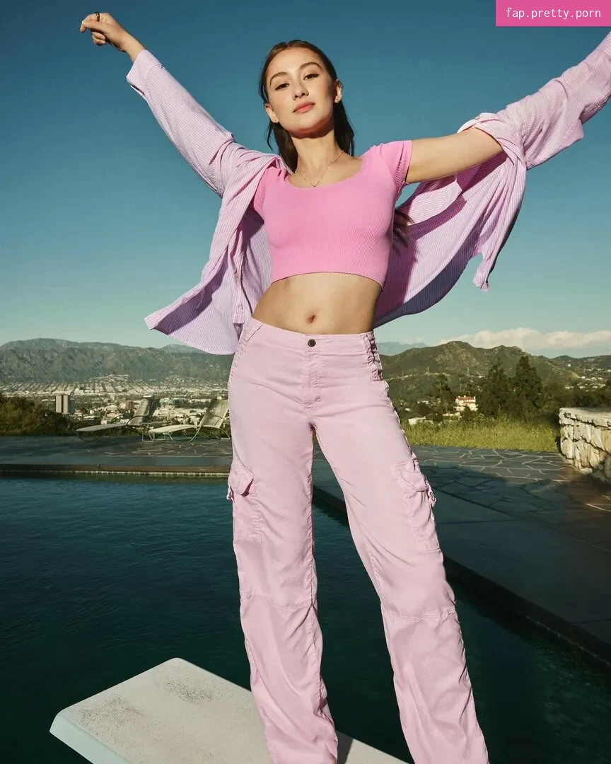 Lola Tung - Photo #17