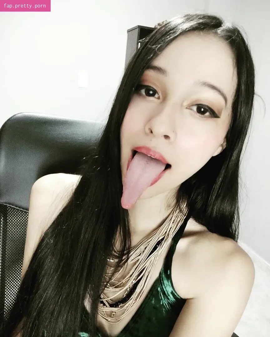 Long Tongue Fetish - Photo #18