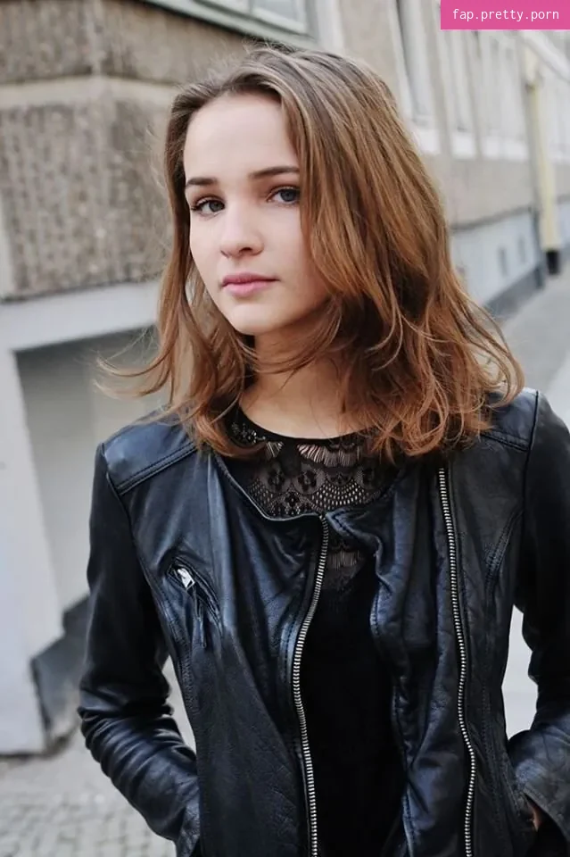 Lisa Vicari - Photo #10