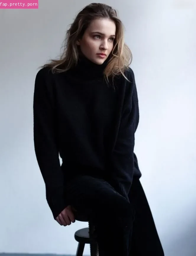 Lisa Vicari - Photo #23