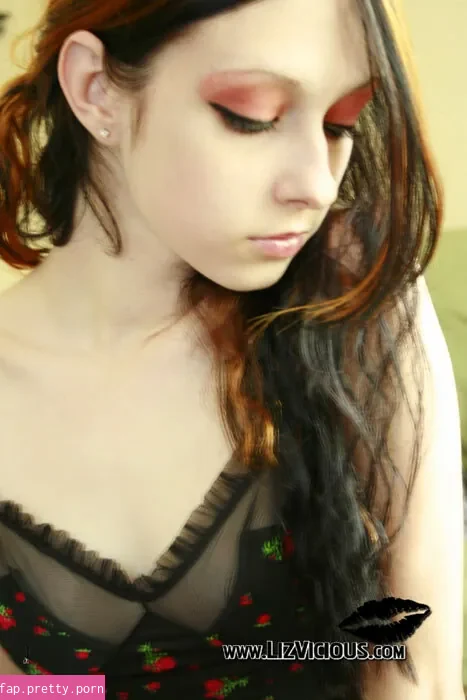 Liz Vicious - Photo #05
