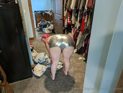 laur_zombi