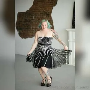 laur_zombi