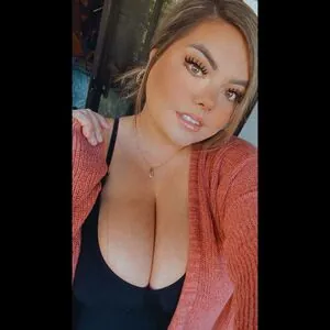 Lilly Zamora