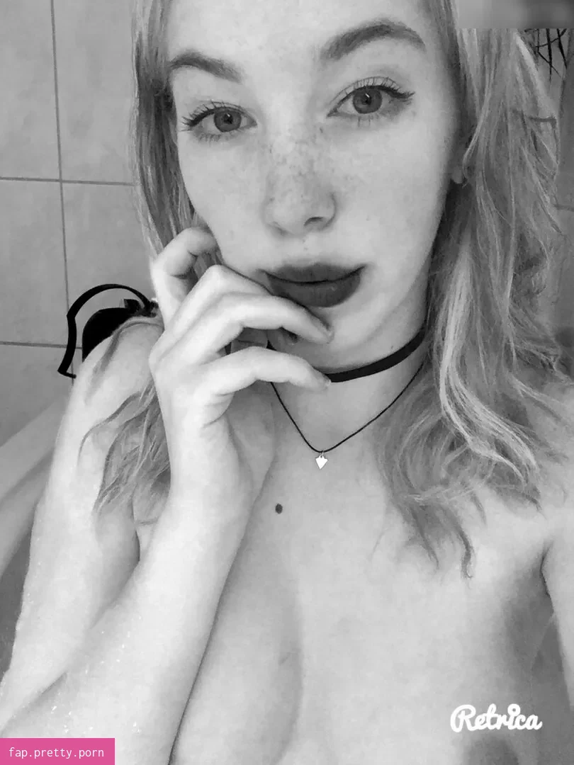 Madelinebiene - Photo #92
