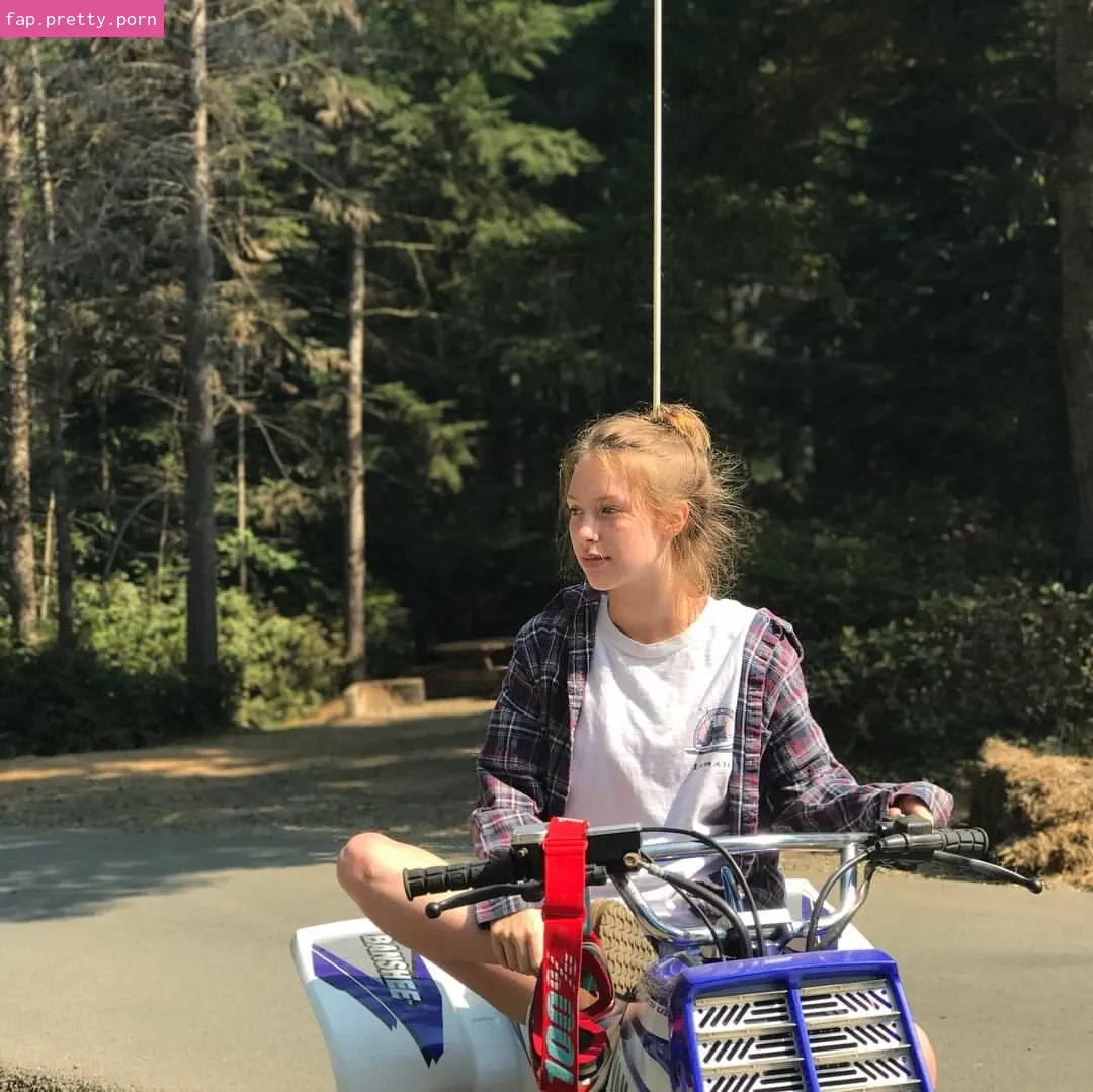 Makayla - Photo #43