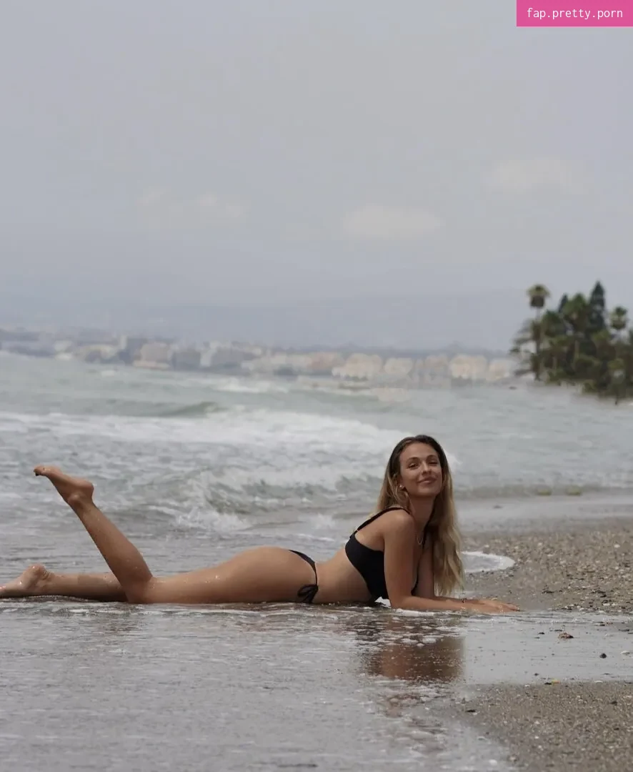 Marci - Photo #04