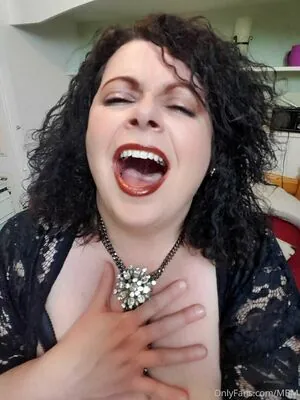 maturebustymom