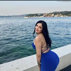 Melek Azad