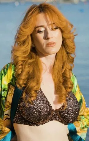 Madeleine Baldachino