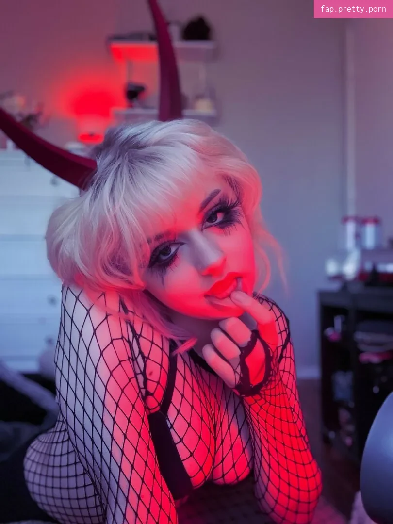 Miss Bunnie - Photo #09