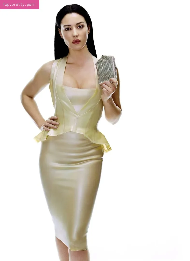 Monica Bellucci - Photo #05