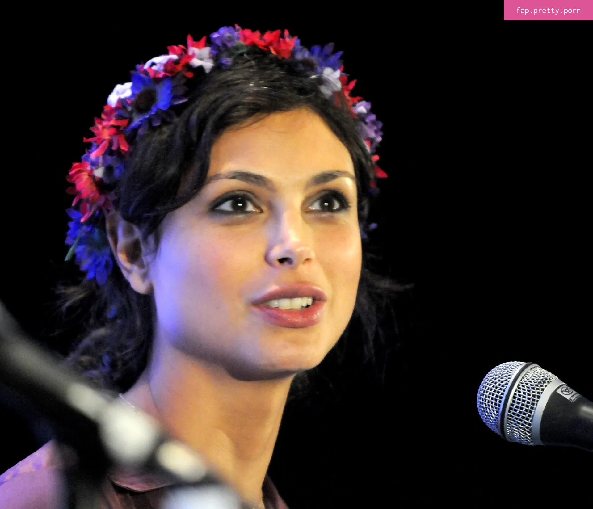 Morena Baccarin - Photo #39