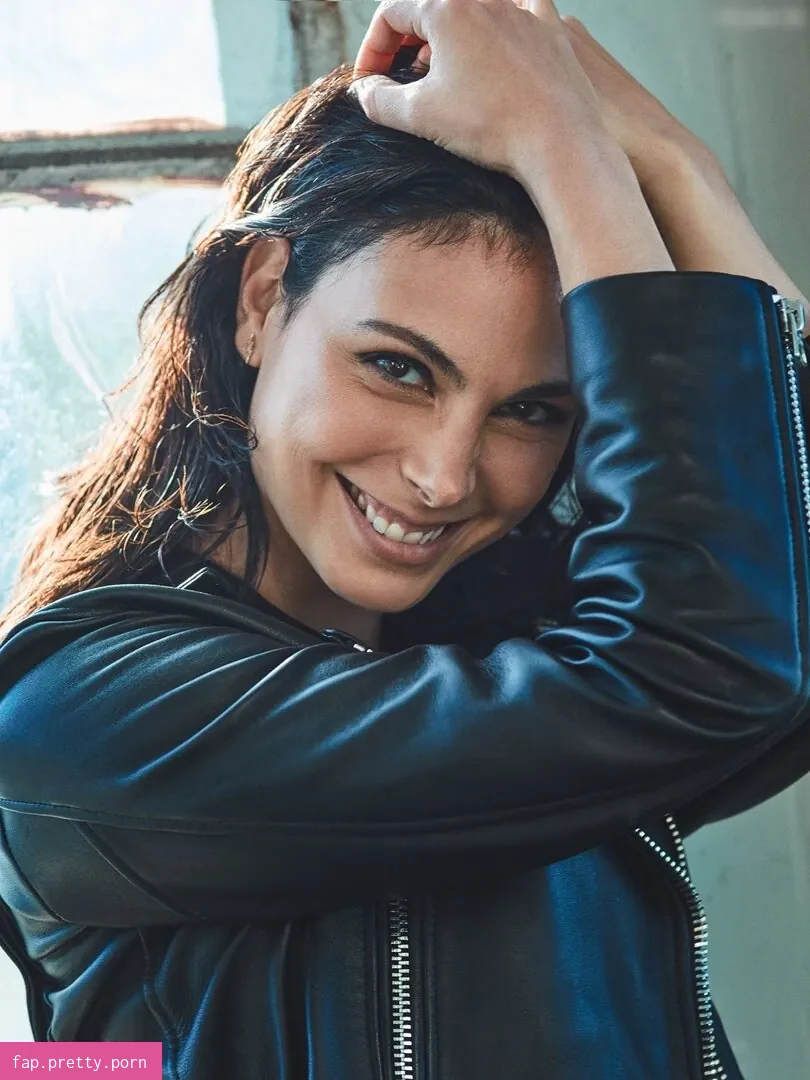 Morena Baccarin - Photo #01