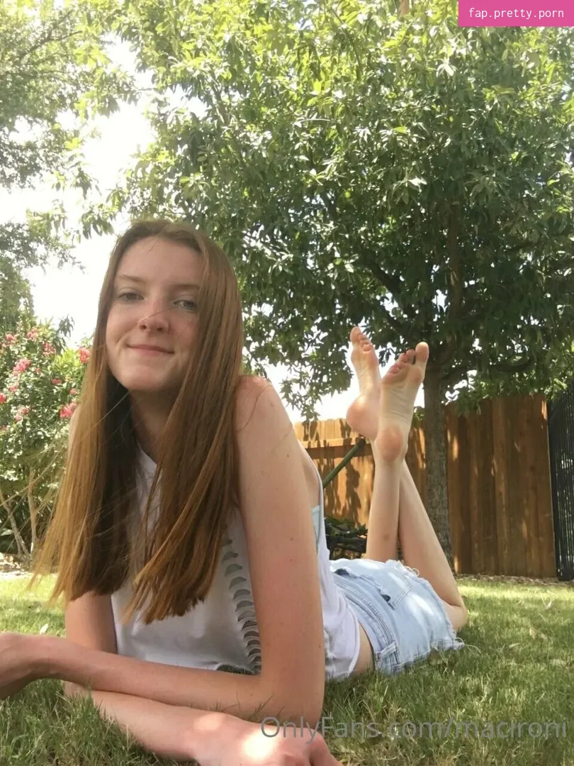 Maci Currin - Photo #11