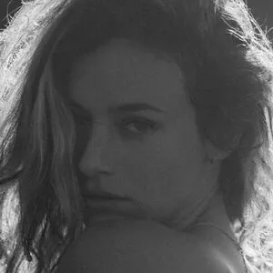 Mia C. Bell / Mia Larelle