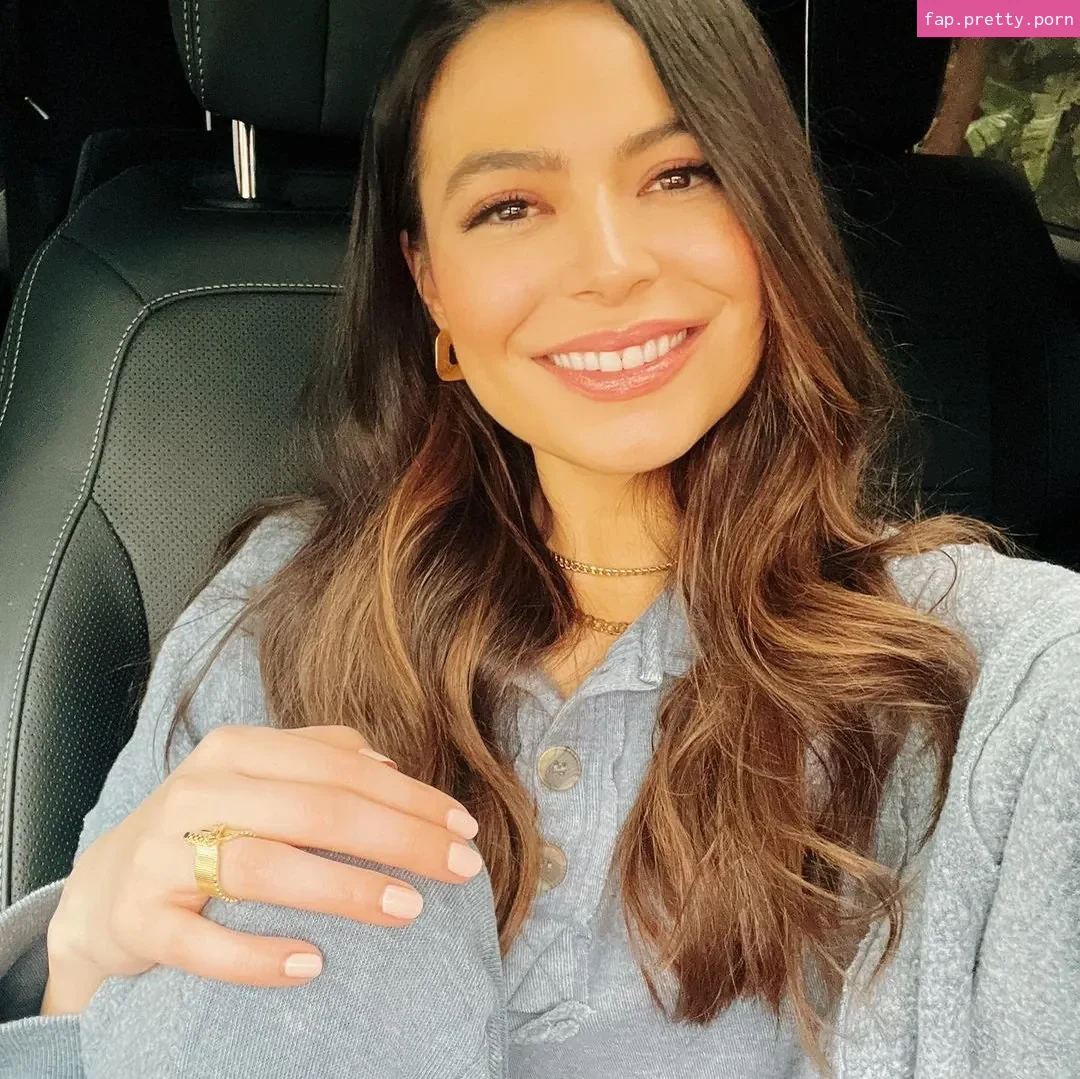 Miranda Cosgrove - Photo #90