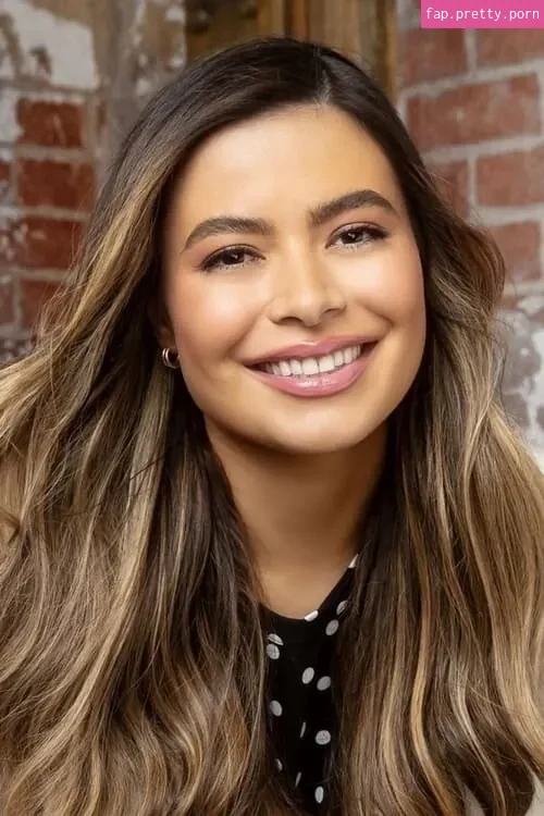 Miranda Cosgrove - Photo #13