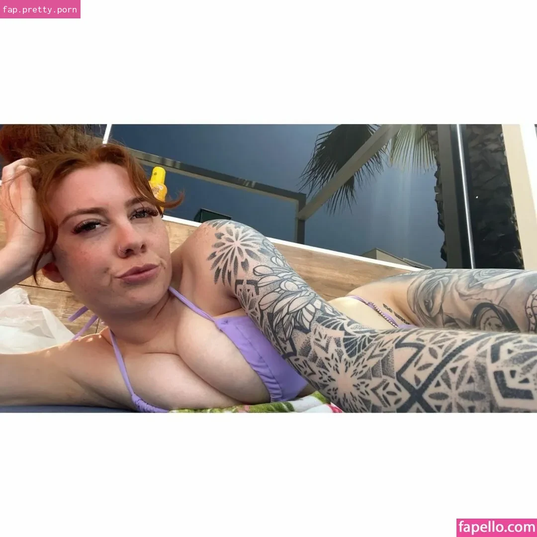 Molly Capper - Photo #21