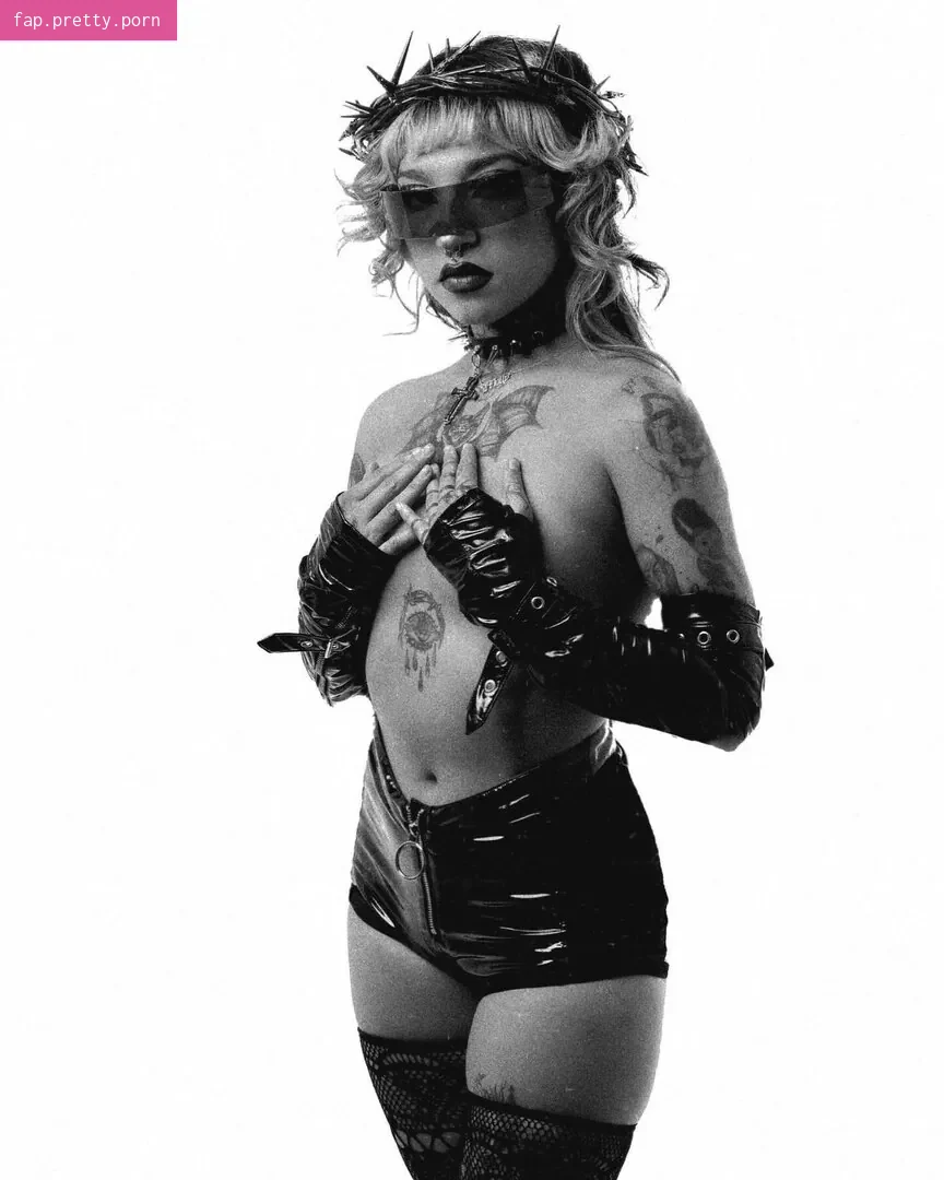 Molly Cruel - Photo #04