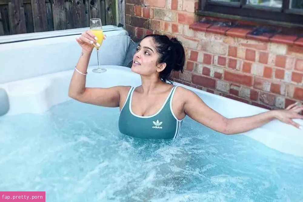 Mandeep Dhillon - Photo #11